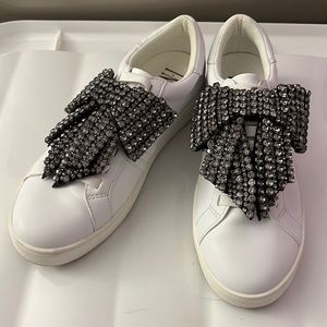 White Sneakers with rhinestone bows
